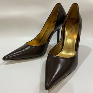 GUESS by Marciano High Heel pumps. Dark Chocolate